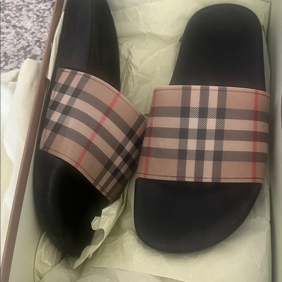 Burberry women’s  Plaid Slide Sandals in Black and Tan - Picture 2 of 7
